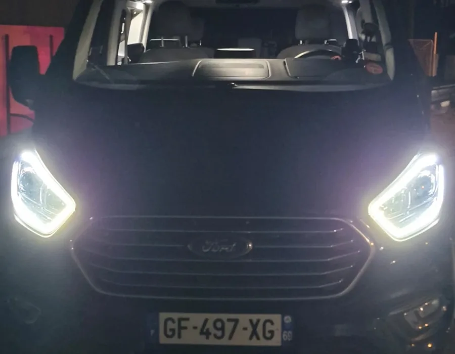 Ford Tourneo Custom VTC Le Mans - vue face phares LED