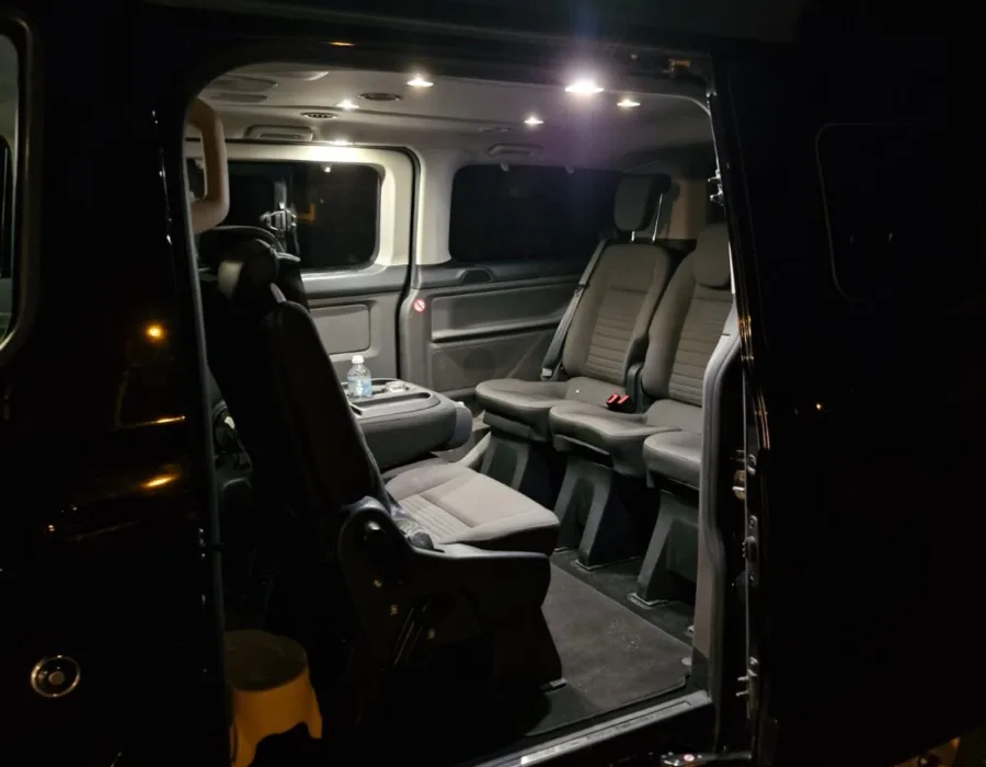 Intérieur van Ford Tourneo Custom sièges capitaine Prestige Autoloc 72