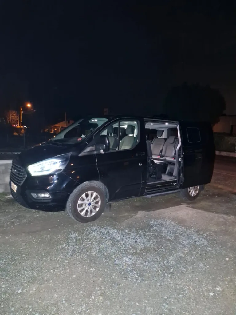 Ford Tourneo Custom : van VTC jusqu'à 8 places